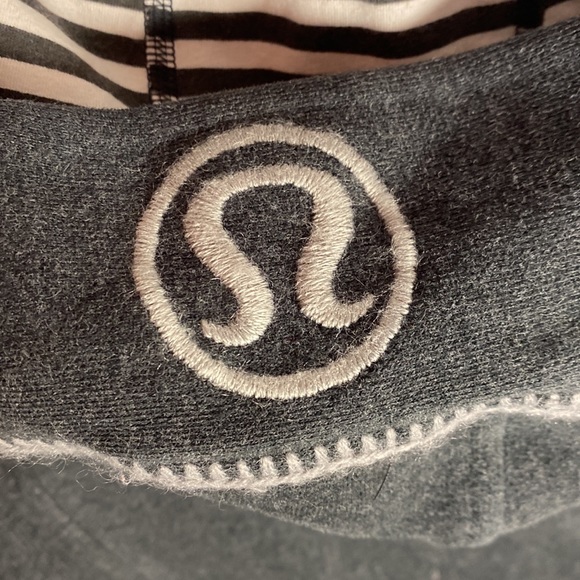 ππ Lululemon Scuba Hoodie Travel Pillow Special Edition Size 2 Charcoal ππ - Picture 10 of 12